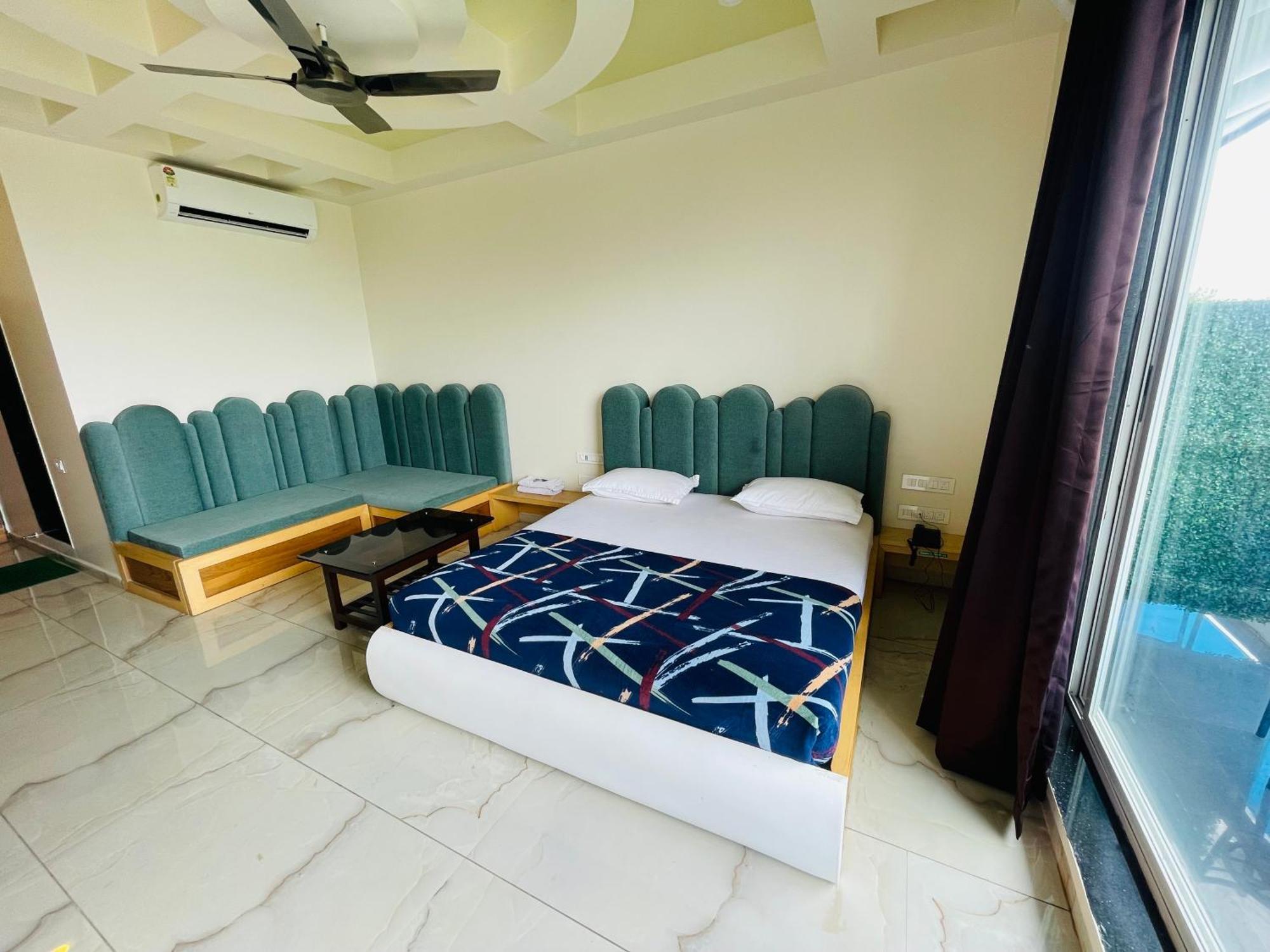 Natural Resort Panhala Экстерьер фото