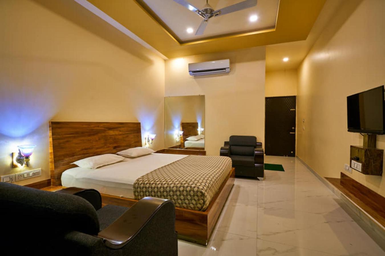 Natural Resort Panhala Экстерьер фото